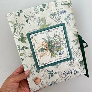 Vintage Herb Garden Themed Accordion Book Folder